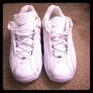 White womens nike shoes
